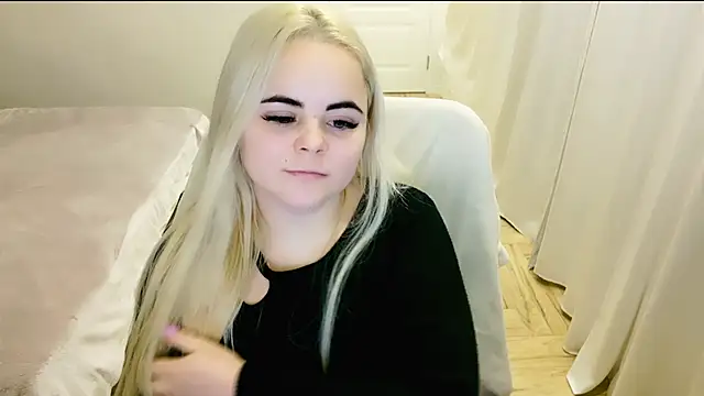 Snapshot of lovely-eyes chatting on 03/01/25, 04:15 lovely-eyes online show from 03/01/25, 04:15