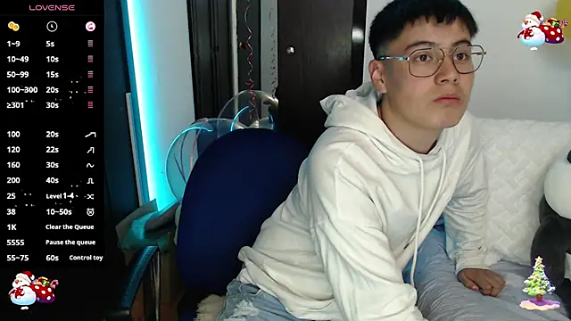 Snapshot of Naim__cruise chatting on 12/02/24, 10:40 Naim cruise online show from 12/02/24, 10:40