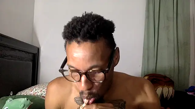 Snapshot of KingDerRico chatting on 09/15/25, 01:06 KingDerRico online show from 09/15/25, 01:06