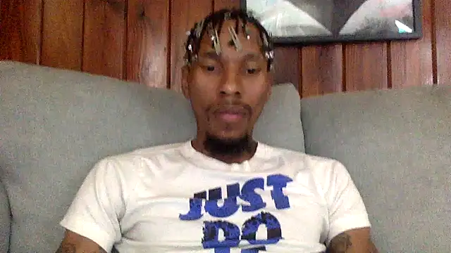 Snapshot of KingDerRico chatting on 10/26/25, 03:23 KingDerRico online show from 10/26/25, 03:23