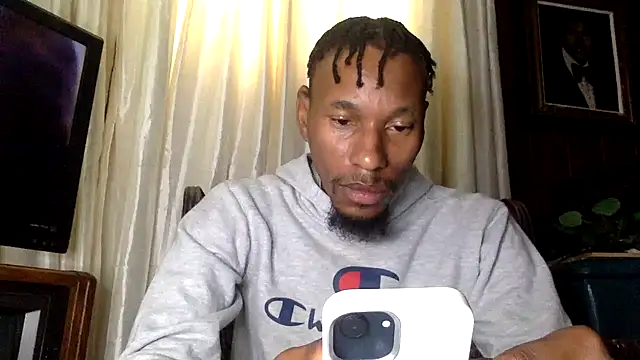 Snapshot of KingDerRico chatting on 10/27/25, 02:29 KingDerRico online show from 10/27/25, 02:29