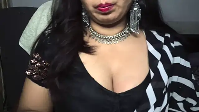 Snapshot of Gulaboo_bhabi chatting on 06/17/26, 05:45 Gulaboo bhabi online show from 06/17/26, 05:45