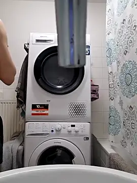 Snapshot of Chriso0007 chatting on 12/17/25, 12:32 Chriso0007 online show from 12/17/25, 12:32