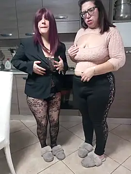 carolyne2023 online show from 11/25/25, 08:47