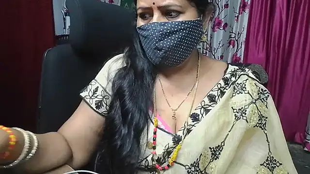 Snapshot of Rani_Darling_99 chatting on 06/21/26, 11:32 Rani Darling 99 online show from 06/21/26, 11:32