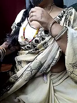 Snapshot of Rani_Darling_99 chatting on 06/21/26, 11:27 Rani Darling 99 online show from 06/21/26, 11:27