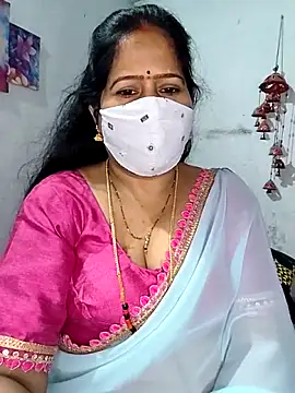 Snapshot of Rani_Darling_99 chatting on 10/24/25, 03:22 Rani Darling 99 online show from 10/24/25, 03:22