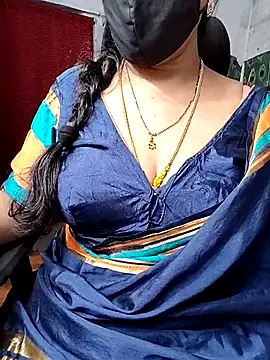Snapshot of Rani_Darling_99 chatting on 06/20/26, 04:56 Rani Darling 99 online show from 06/20/26, 04:56