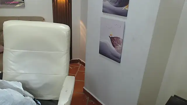 xlunna online show from 11/08/25, 08:12