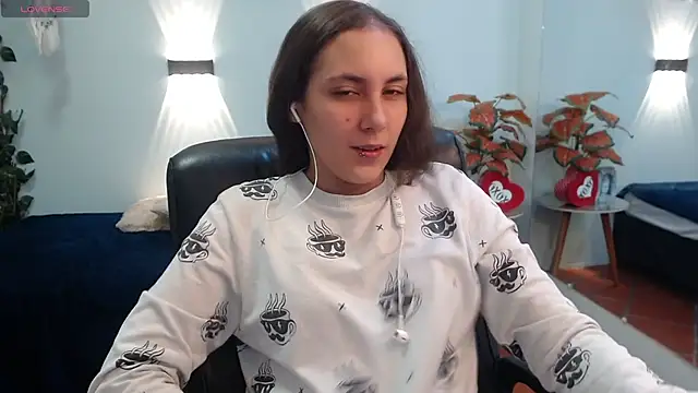 xlunna online show from 10/18/25, 02:19