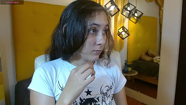 xlunna online show from 11/28/25, 07:03