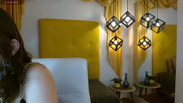 xlunna online show from 11/29/25, 07:58