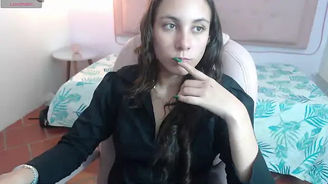 xlunna online show from 02/12/25, 07:56