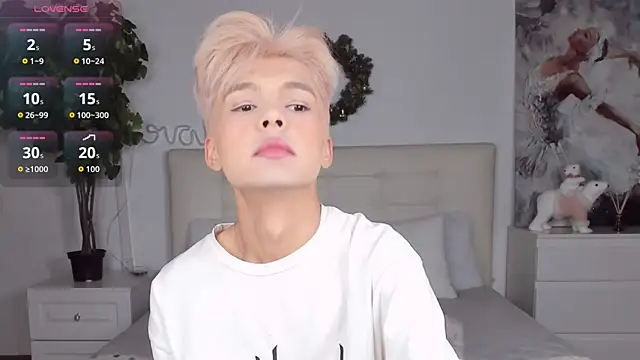 Snapshot of Felix_Rey chatting on 12/15/25, 09:09 Felix Rey online show from 12/15/25, 09:09