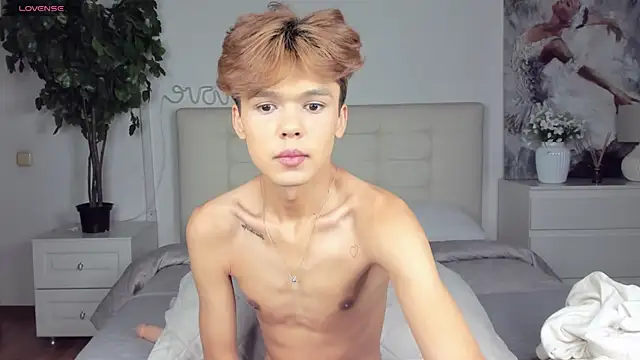 Snapshot of Felix_Rey chatting on 09/23/25, 02:46 Felix Rey online show from 09/23/25, 02:46