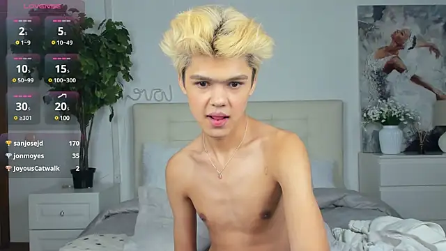 Snapshot of Felix_Rey chatting on 03/07/25, 10:43 Felix Rey online show from 03/07/25, 10:43