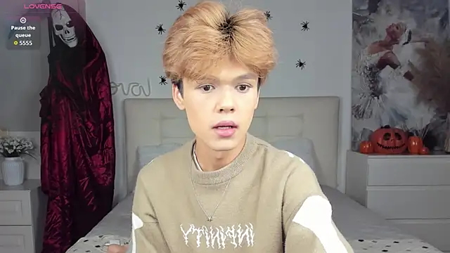 Snapshot of Felix_Rey chatting on 10/15/25, 04:04 Felix Rey online show from 10/15/25, 04:04