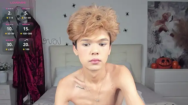 Snapshot of Felix_Rey chatting on 10/23/25, 04:38 Felix Rey online show from 10/23/25, 04:38