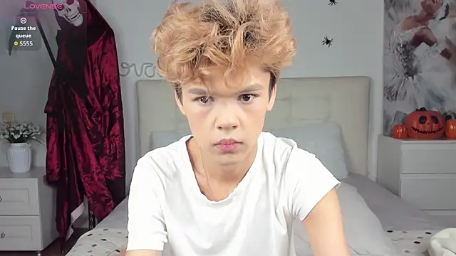 Snapshot of Felix_Rey chatting on 10/18/25, 09:33 Felix Rey online show from 10/18/25, 09:33