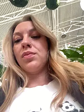 Snapshot of Sweet___Emily chatting on 11/04/25, 11:36 Sweet Emily online show from 11/04/25, 11:36