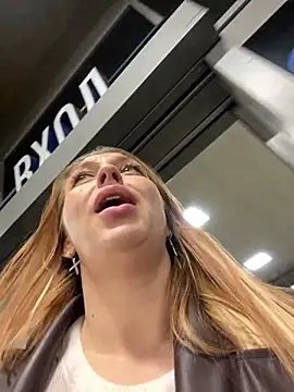 Snapshot of Sweet___Emily chatting on 02/13/25, 08:34 Sweet Emily online show from 02/13/25, 08:34