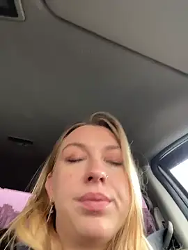 Snapshot of Sweet___Emily chatting on 09/20/25, 10:09 Sweet Emily online show from 09/20/25, 10:09