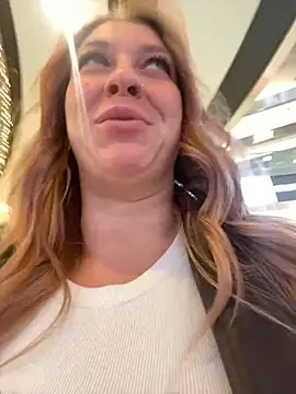 Snapshot of Sweet___Emily chatting on 01/17/25, 02:28 Sweet Emily online show from 01/17/25, 02:28