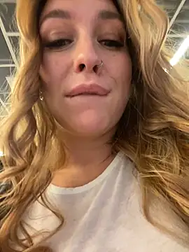 Snapshot of Sweet___Emily chatting on 01/24/25, 02:51 Sweet Emily online show from 01/24/25, 02:51