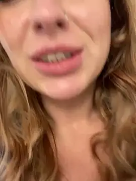 Snapshot of Sweet___Emily chatting on 01/28/25, 02:42 Sweet Emily online show from 01/28/25, 02:42