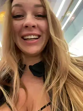 Snapshot of Sweet___Emily chatting on 02/04/25, 02:53 Sweet Emily online show from 02/04/25, 02:53