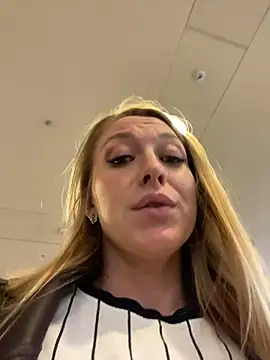 Snapshot of Sweet___Emily chatting on 10/13/25, 12:29 Sweet Emily online show from 10/13/25, 12:29