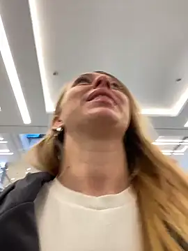 Snapshot of Sweet___Emily chatting on 10/04/25, 01:12 Sweet Emily online show from 10/04/25, 01:12