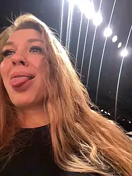 Snapshot of Sweet___Emily chatting on 01/14/25, 04:18 Sweet Emily online show from 01/14/25, 04:18