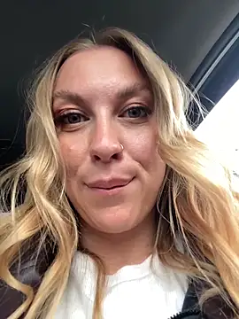 Snapshot of Sweet___Emily chatting on 11/03/25, 12:42 Sweet Emily online show from 11/03/25, 12:42