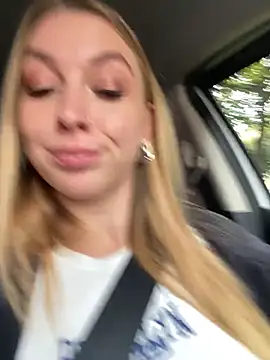 Snapshot of Sweet___Emily chatting on 09/22/25, 02:12 Sweet Emily online show from 09/22/25, 02:12