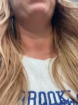 Snapshot of Sweet___Emily chatting on 01/17/25, 08:33 Sweet Emily online show from 01/17/25, 08:33