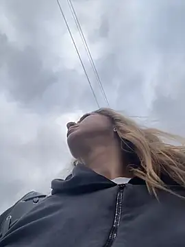 Snapshot of Sweet___Emily chatting on 10/06/25, 01:12 Sweet Emily online show from 10/06/25, 01:12