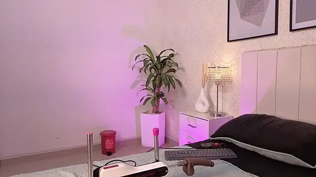 sky johnson online show from 04/14/26, 07:08