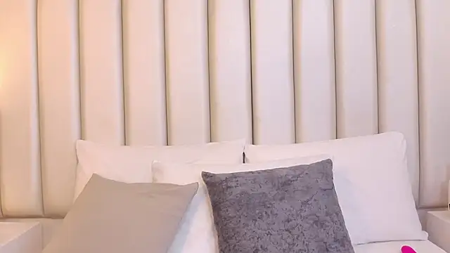 Emily robertss online show from 11/26/25, 03:06