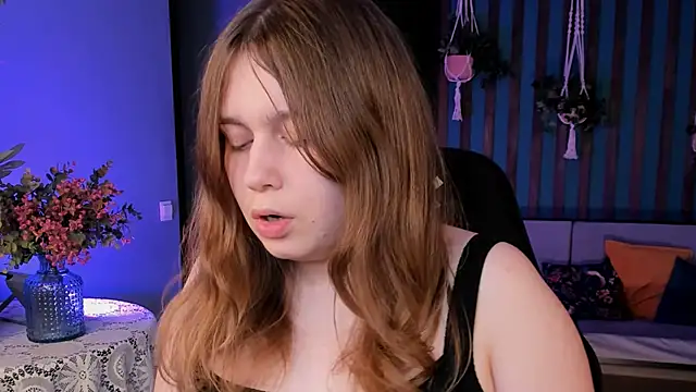 Snapshot of FioraMarmoris chatting on 10/14/25, 01:23 FioraMarmoris online show from 10/14/25, 01:23