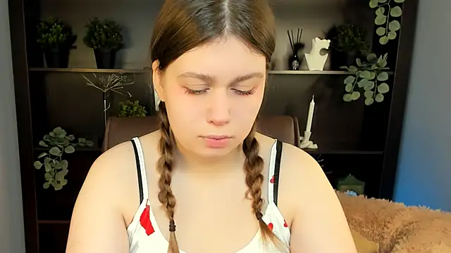 Snapshot of FioraMarmoris chatting on 11/24/25, 07:08 FioraMarmoris online show from 11/24/25, 07:08