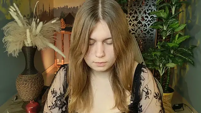 Snapshot of FioraMarmoris chatting on 11/21/25, 06:12 FioraMarmoris online show from 11/21/25, 06:12