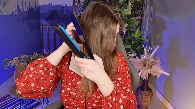 Snapshot of FioraMarmoris chatting on 12/18/25, 05:12 FioraMarmoris online show from 12/18/25, 05:12