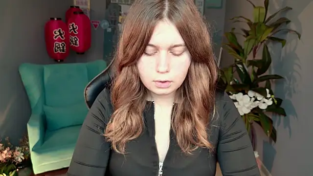 Snapshot of FioraMarmoris chatting on 11/13/25, 01:04 FioraMarmoris online show from 11/13/25, 01:04