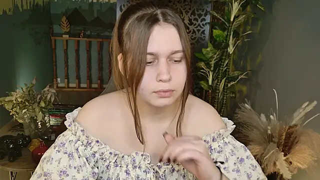 Snapshot of FioraMarmoris chatting on 11/17/25, 01:48 FioraMarmoris online show from 11/17/25, 01:48