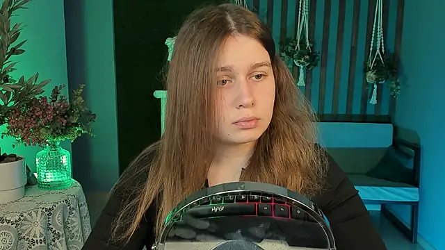 Snapshot of FioraMarmoris chatting on 10/03/25, 05:31 FioraMarmoris online show from 10/03/25, 05:31