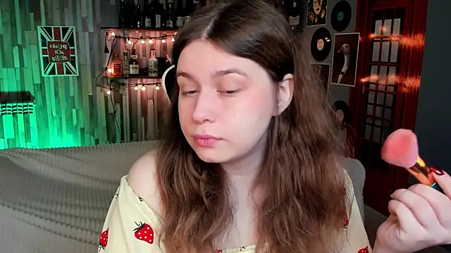 FioraMarmoris online show from 04/18/26, 07:11