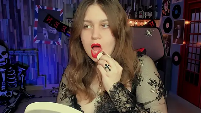 Snapshot of FioraMarmoris chatting on 10/30/25, 01:09 FioraMarmoris online show from 10/30/25, 01:09