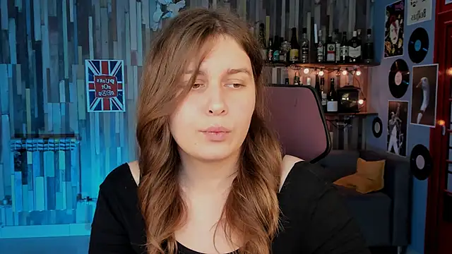 Snapshot of FioraMarmoris chatting on 11/28/25, 01:11 FioraMarmoris online show from 11/28/25, 01:11