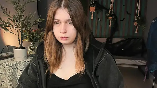 Snapshot of FioraMarmoris chatting on 10/19/25, 05:10 FioraMarmoris online show from 10/19/25, 05:10